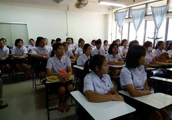 โปรแกรมวิชาเคมี อบรมเตรียมความพร้อมทางการเรียนให้นักศึกษาใหม่โปรแกรมวิชาเคมี