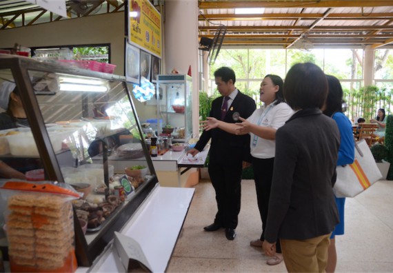 อบรม เรื่อง การทำอาหารเพื่อสุขภาพสำหรับการให้บริการในโรงอาหาร