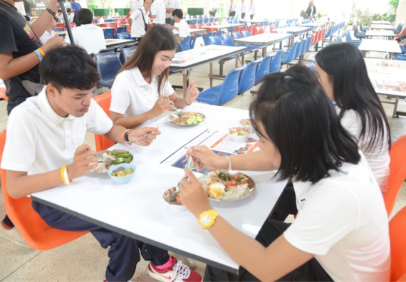 อบรม เรื่อง การทำอาหารเพื่อสุขภาพสำหรับการให้บริการในโรงอาหาร