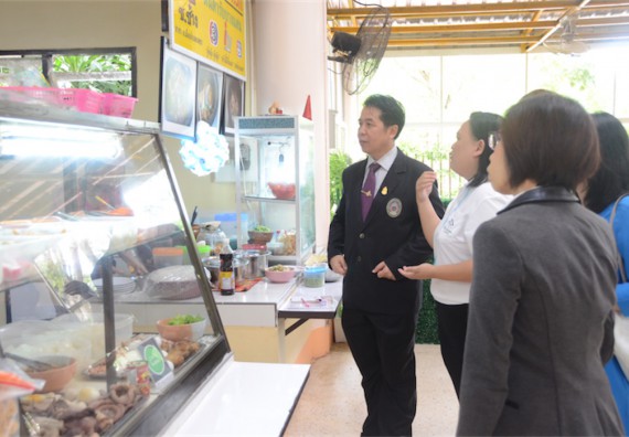 อบรม เรื่อง การทำอาหารเพื่อสุขภาพสำหรับการให้บริการในโรงอาหาร