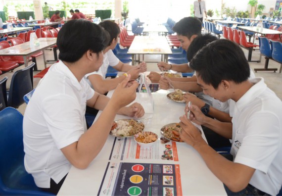 อบรม เรื่อง การทำอาหารเพื่อสุขภาพสำหรับการให้บริการในโรงอาหาร