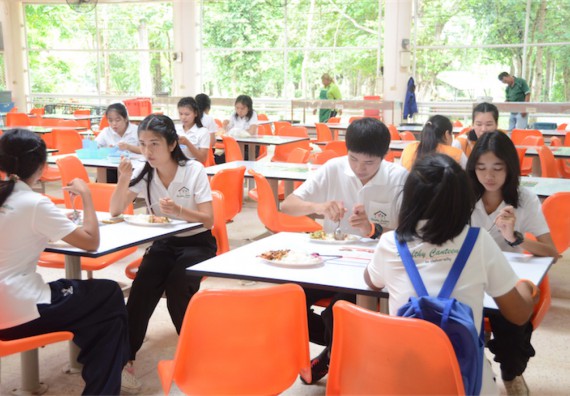 อบรม เรื่อง การทำอาหารเพื่อสุขภาพสำหรับการให้บริการในโรงอาหาร