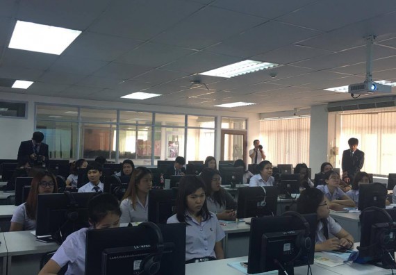 ภาพกิจกรรม พัฒนาทักษะภาษาอังกฤษโปรแกรมวิชาเคมี 