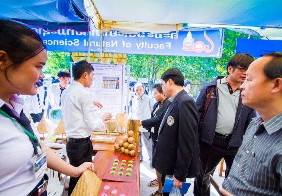 ภาพกิจกรรม บรรยากาศงานฉลองครบรอบ 20 ปี มหาวิทยาลัยแห่งชาติลาว