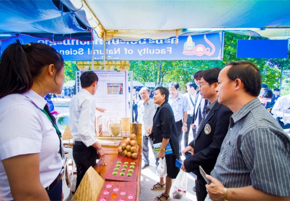 ภาพกิจกรรม บรรยากาศงานฉลองครบรอบ 20 ปี มหาวิทยาลัยแห่งชาติลาว