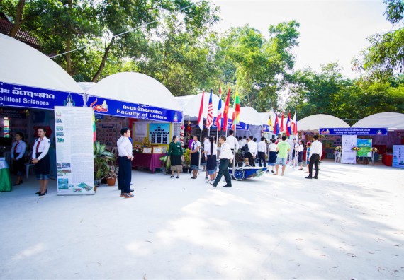 ภาพกิจกรรม บรรยากาศงานฉลองครบรอบ 20 ปี มหาวิทยาลัยแห่งชาติลาว