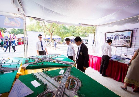 ภาพกิจกรรม บรรยากาศงานฉลองครบรอบ 20 ปี มหาวิทยาลัยแห่งชาติลาว