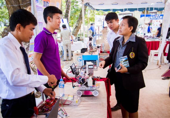 ภาพกิจกรรม บรรยากาศงานฉลองครบรอบ 20 ปี มหาวิทยาลัยแห่งชาติลาว