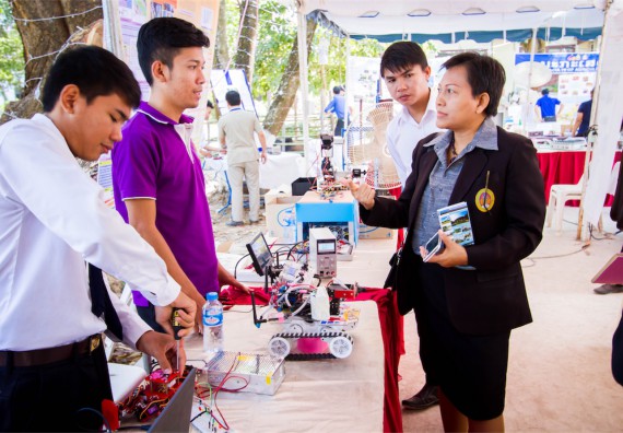 ภาพกิจกรรม บรรยากาศงานฉลองครบรอบ 20 ปี มหาวิทยาลัยแห่งชาติลาว