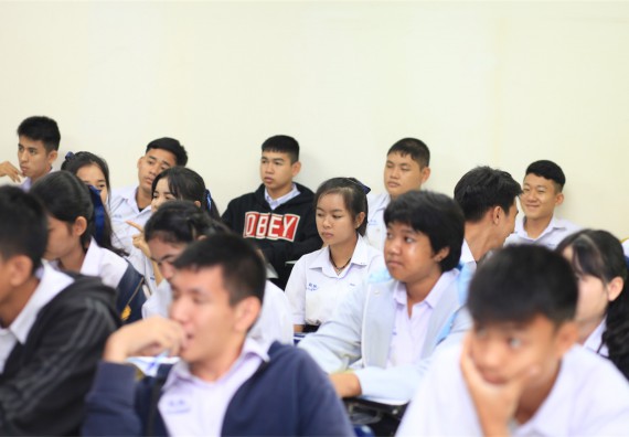 ภาพกิจกรรม ค่ายวิทยาศาสตร์โรงเรียนตากพิทยาคม จัดโดย คณะวิทยาศาสตร์และเทคโนโลยี
