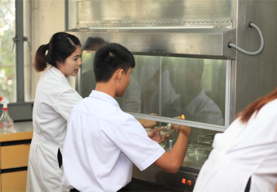 ภาพกิจกรรม ค่ายวิทยาศาสตร์โรงเรียนตากพิทยาคม จัดโดย คณะวิทยาศาสตร์และเทคโนโลยี