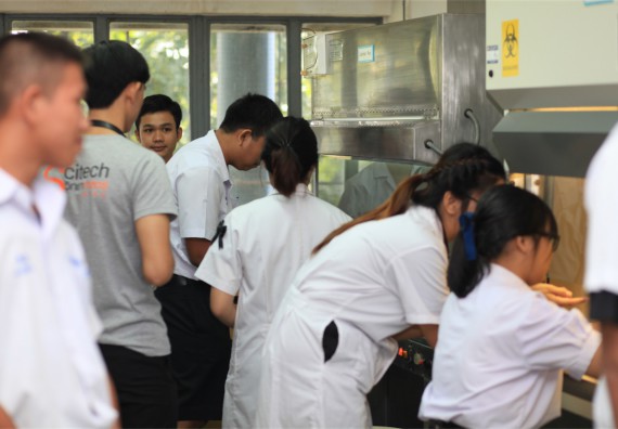 ภาพกิจกรรม ค่ายวิทยาศาสตร์โรงเรียนตากพิทยาคม จัดโดย คณะวิทยาศาสตร์และเทคโนโลยี