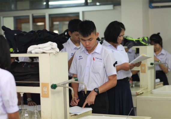 ภาพกิจกรรม ค่ายวิทยาศาสตร์โรงเรียนตากพิทยาคม จัดโดย คณะวิทยาศาสตร์และเทคโนโลยี