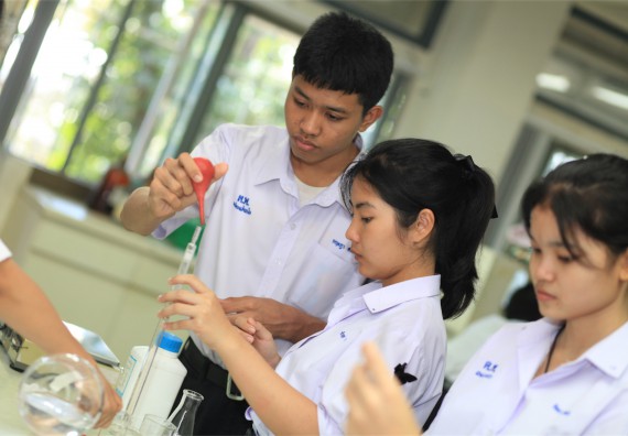 ภาพกิจกรรม ค่ายวิทยาศาสตร์โรงเรียนตากพิทยาคม จัดโดย คณะวิทยาศาสตร์และเทคโนโลยี
