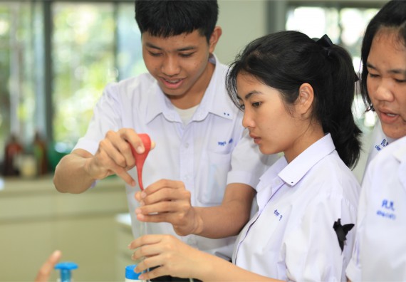 ภาพกิจกรรม ค่ายวิทยาศาสตร์โรงเรียนตากพิทยาคม จัดโดย คณะวิทยาศาสตร์และเทคโนโลยี
