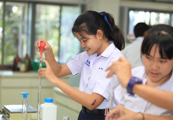 ภาพกิจกรรม ค่ายวิทยาศาสตร์โรงเรียนตากพิทยาคม จัดโดย คณะวิทยาศาสตร์และเทคโนโลยี