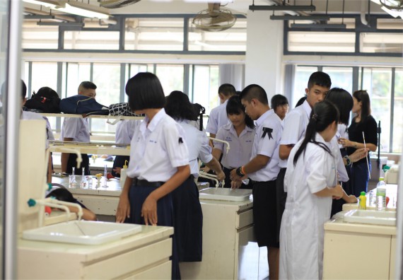 ภาพกิจกรรม ค่ายวิทยาศาสตร์โรงเรียนตากพิทยาคม จัดโดย คณะวิทยาศาสตร์และเทคโนโลยี