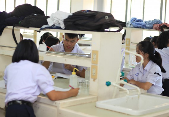 ภาพกิจกรรม ค่ายวิทยาศาสตร์โรงเรียนตากพิทยาคม จัดโดย คณะวิทยาศาสตร์และเทคโนโลยี