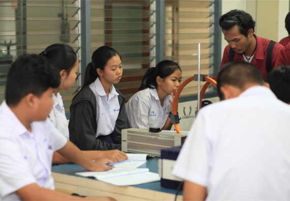 ภาพกิจกรรม ค่ายวิทยาศาสตร์โรงเรียนตากพิทยาคม จัดโดย คณะวิทยาศาสตร์และเทคโนโลยี