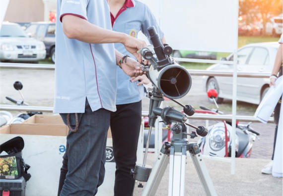 ภาพกิจกรรม ศูนย์วิทยาศาสตร์และวิทยาศาสตร์ประยุกต์ จัดกิจกรรมบริการวิชาการชมปรากฏการณ์ Super full moon ขึ้น