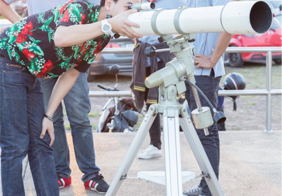 ภาพกิจกรรม ศูนย์วิทยาศาสตร์และวิทยาศาสตร์ประยุกต์ จัดกิจกรรมบริการวิชาการชมปรากฏการณ์ Super full moon ขึ้น