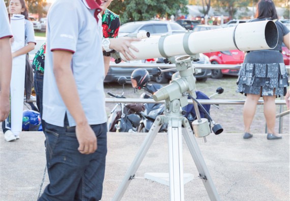 ภาพกิจกรรม ศูนย์วิทยาศาสตร์และวิทยาศาสตร์ประยุกต์ จัดกิจกรรมบริการวิชาการชมปรากฏการณ์ Super full moon ขึ้น