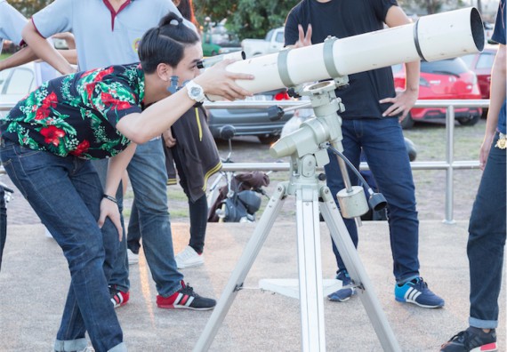 ภาพกิจกรรม ศูนย์วิทยาศาสตร์และวิทยาศาสตร์ประยุกต์ จัดกิจกรรมบริการวิชาการชมปรากฏการณ์ Super full moon ขึ้น