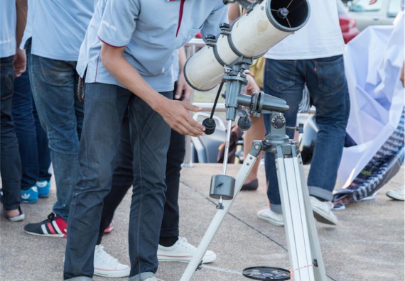 ภาพกิจกรรม ศูนย์วิทยาศาสตร์และวิทยาศาสตร์ประยุกต์ จัดกิจกรรมบริการวิชาการชมปรากฏการณ์ Super full moon ขึ้น