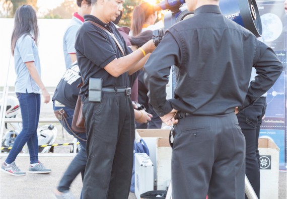 ภาพกิจกรรม ศูนย์วิทยาศาสตร์และวิทยาศาสตร์ประยุกต์ จัดกิจกรรมบริการวิชาการชมปรากฏการณ์ Super full moon ขึ้น