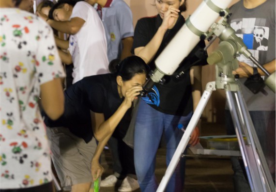 ภาพกิจกรรม ศูนย์วิทยาศาสตร์และวิทยาศาสตร์ประยุกต์ จัดกิจกรรมบริการวิชาการชมปรากฏการณ์ Super full moon ขึ้น