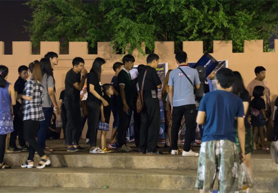 ภาพกิจกรรม ศูนย์วิทยาศาสตร์และวิทยาศาสตร์ประยุกต์ จัดกิจกรรมบริการวิชาการชมปรากฏการณ์ Super full moon ขึ้น