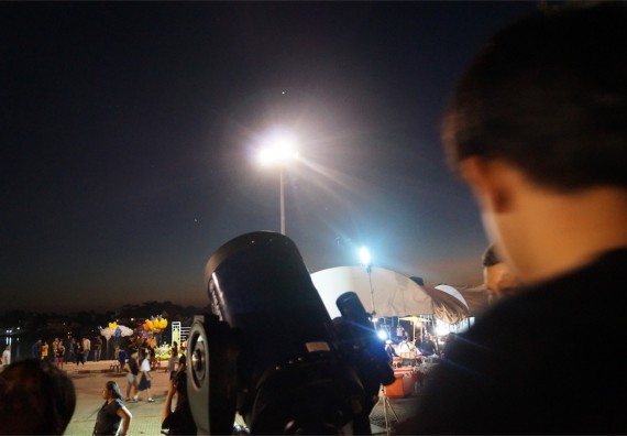 ภาพกิจกรรม ศูนย์วิทยาศาสตร์และวิทยาศาสตร์ประยุกต์ จัดกิจกรรมบริการวิชาการชมปรากฏการณ์ Super full moon ขึ้น