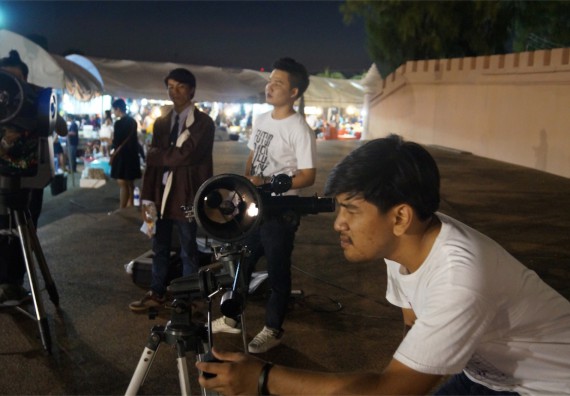 ภาพกิจกรรม ศูนย์วิทยาศาสตร์และวิทยาศาสตร์ประยุกต์ จัดกิจกรรมบริการวิชาการชมปรากฏการณ์ Super full moon ขึ้น