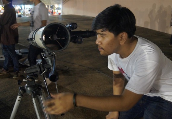 ภาพกิจกรรม ศูนย์วิทยาศาสตร์และวิทยาศาสตร์ประยุกต์ จัดกิจกรรมบริการวิชาการชมปรากฏการณ์ Super full moon ขึ้น