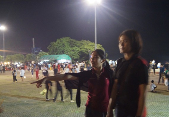 ภาพกิจกรรม ศูนย์วิทยาศาสตร์และวิทยาศาสตร์ประยุกต์ จัดกิจกรรมบริการวิชาการชมปรากฏการณ์ Super full moon ขึ้น