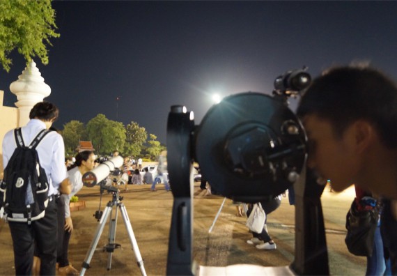 ภาพกิจกรรม ศูนย์วิทยาศาสตร์และวิทยาศาสตร์ประยุกต์ จัดกิจกรรมบริการวิชาการชมปรากฏการณ์ Super full moon ขึ้น