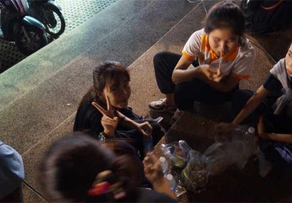 ภาพกิจกรรม ศูนย์วิทยาศาสตร์และวิทยาศาสตร์ประยุกต์ จัดกิจกรรมบริการวิชาการชมปรากฏการณ์ Super full moon ขึ้น