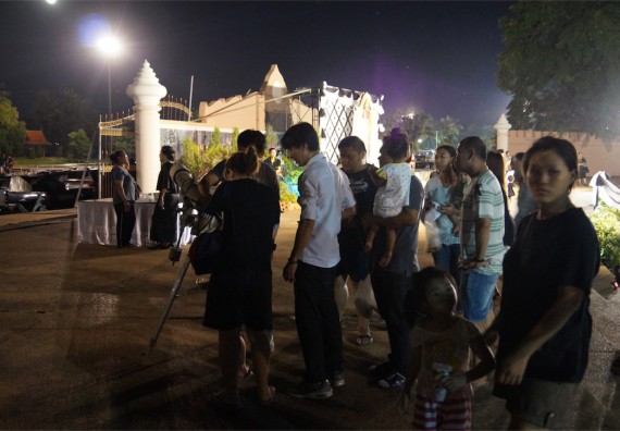 ภาพกิจกรรม ศูนย์วิทยาศาสตร์และวิทยาศาสตร์ประยุกต์ จัดกิจกรรมบริการวิชาการชมปรากฏการณ์ Super full moon ขึ้น