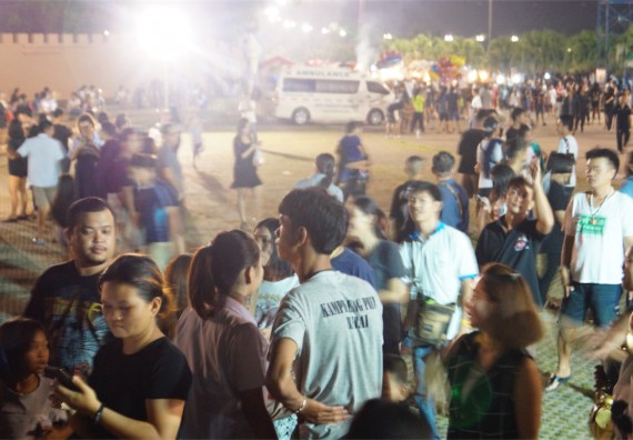 ภาพกิจกรรม ศูนย์วิทยาศาสตร์และวิทยาศาสตร์ประยุกต์ จัดกิจกรรมบริการวิชาการชมปรากฏการณ์ Super full moon ขึ้น