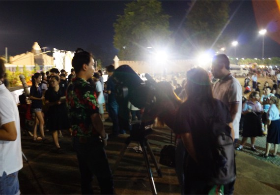 ภาพกิจกรรม ศูนย์วิทยาศาสตร์และวิทยาศาสตร์ประยุกต์ จัดกิจกรรมบริการวิชาการชมปรากฏการณ์ Super full moon ขึ้น