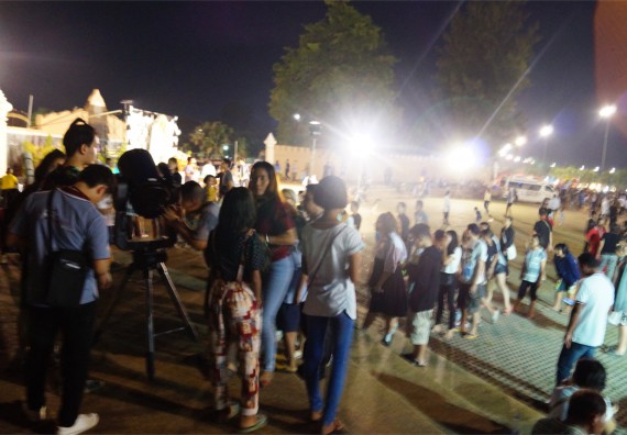 ภาพกิจกรรม ศูนย์วิทยาศาสตร์และวิทยาศาสตร์ประยุกต์ จัดกิจกรรมบริการวิชาการชมปรากฏการณ์ Super full moon ขึ้น