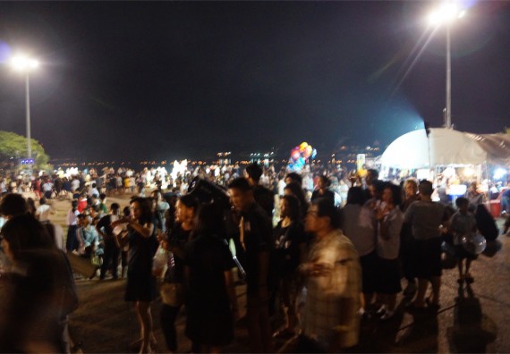 ภาพกิจกรรม ศูนย์วิทยาศาสตร์และวิทยาศาสตร์ประยุกต์ จัดกิจกรรมบริการวิชาการชมปรากฏการณ์ Super full moon ขึ้น