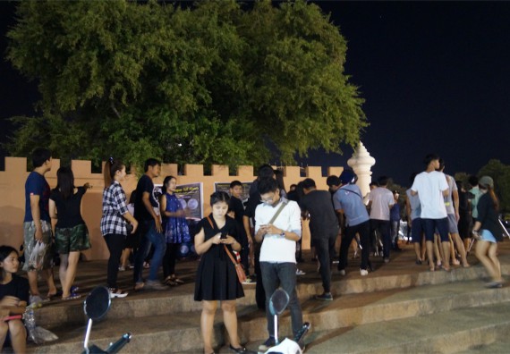 ภาพกิจกรรม ศูนย์วิทยาศาสตร์และวิทยาศาสตร์ประยุกต์ จัดกิจกรรมบริการวิชาการชมปรากฏการณ์ Super full moon ขึ้น