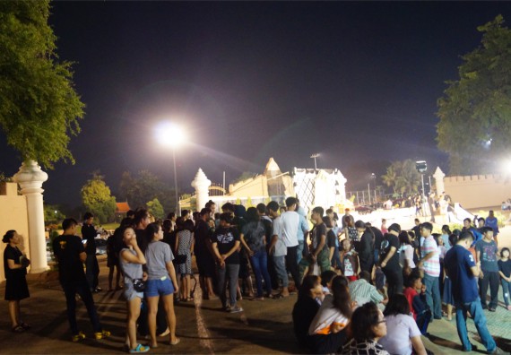 ภาพกิจกรรม ศูนย์วิทยาศาสตร์และวิทยาศาสตร์ประยุกต์ จัดกิจกรรมบริการวิชาการชมปรากฏการณ์ Super full moon ขึ้น