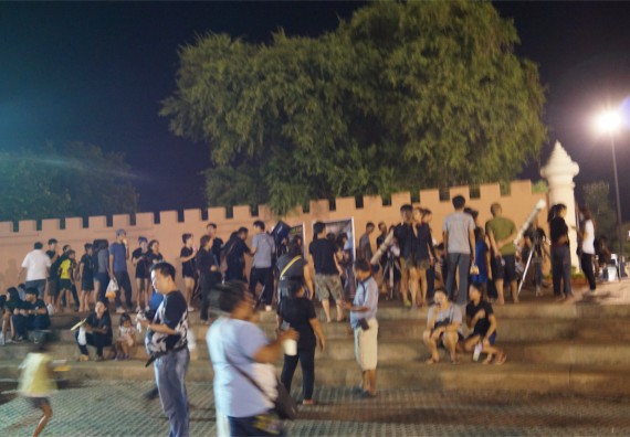 ภาพกิจกรรม ศูนย์วิทยาศาสตร์และวิทยาศาสตร์ประยุกต์ จัดกิจกรรมบริการวิชาการชมปรากฏการณ์ Super full moon ขึ้น