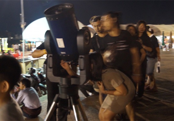 ภาพกิจกรรม ศูนย์วิทยาศาสตร์และวิทยาศาสตร์ประยุกต์ จัดกิจกรรมบริการวิชาการชมปรากฏการณ์ Super full moon ขึ้น