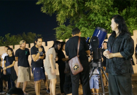 ภาพกิจกรรม ศูนย์วิทยาศาสตร์และวิทยาศาสตร์ประยุกต์ จัดกิจกรรมบริการวิชาการชมปรากฏการณ์ Super full moon ขึ้น