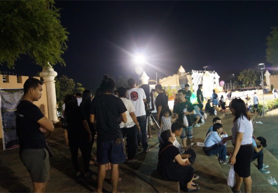 ภาพกิจกรรม ศูนย์วิทยาศาสตร์และวิทยาศาสตร์ประยุกต์ จัดกิจกรรมบริการวิชาการชมปรากฏการณ์ Super full moon ขึ้น