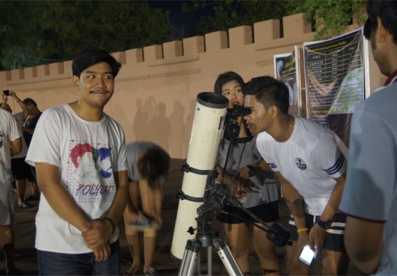 ภาพกิจกรรม ศูนย์วิทยาศาสตร์และวิทยาศาสตร์ประยุกต์ จัดกิจกรรมบริการวิชาการชมปรากฏการณ์ Super full moon ขึ้น