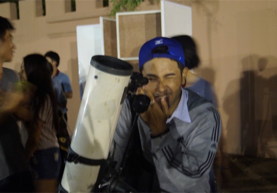 ภาพกิจกรรม ศูนย์วิทยาศาสตร์และวิทยาศาสตร์ประยุกต์ จัดกิจกรรมบริการวิชาการชมปรากฏการณ์ Super full moon ขึ้น